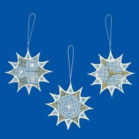 Baumbehang "Kugeln" oder "Sterne"  3er Set mit Swarovski, gold, Original Plauener Spitze, verschiedene Designs